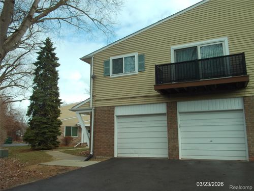 24495 Quad Park Ln, Clinton Twp, MI, 48035-3025 | Card Image
