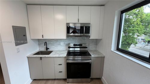 2-3314 Nw 8th, Miami, FL, 33131 | Card Image