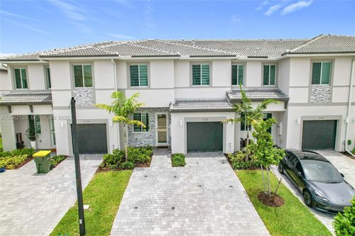 716 Se 14th St, Homestead, FL, 33034-3468 | Card Image