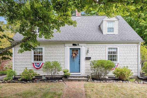 21 Bond St, Reading, MA, 01867-2433 | Card Image