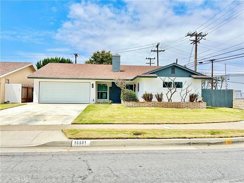 16501 Rhone Ln, Huntington Beach, CA, 92647-4622 | Card Image