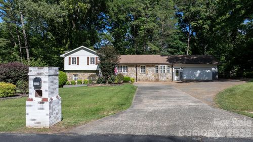 14214 Honeysuckle Ridge Dr, Matthews, NC, 28105-6403 | Card Image