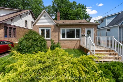 5939 Symmes St, Niagara Falls, ON, L2G2G4 | Card Image