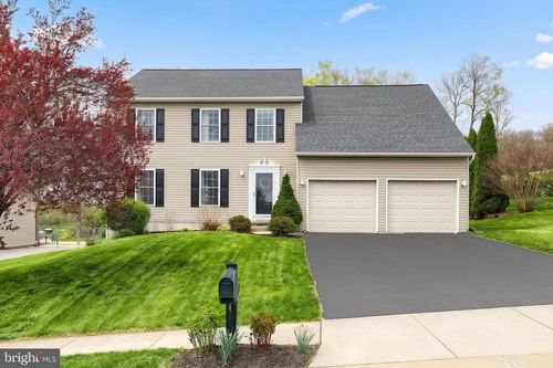 710 Apple Tree Ln, MOUNT WOLF, PA, 17347-9009 | Card Image