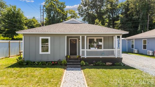 156 Edwards Ave, Swannanoa, NC, 28778-3130 | Card Image