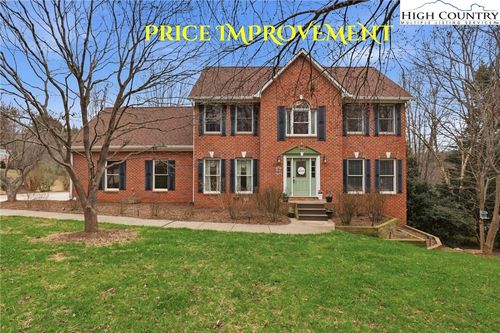 2027 Fairview Cir, Wilkesboro, NC, 28697-9513 | Card Image