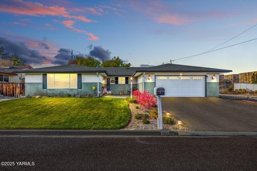 902 S 50th Ave, Yakima, WA, 98908-3714 | Card Image