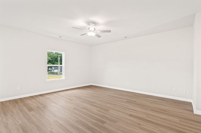 2040 Lala Loop, House other with 4 bedrooms, 3 bathrooms and 2 parking in White Bluff TN | Image 5