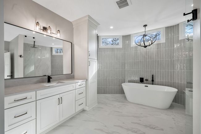 Primary Bathroom | Image 30