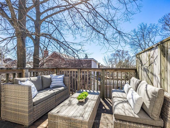 2063 Gerrard St E, House attached with 3 bedrooms, 2 bathrooms and 1 parking in Toronto ON | Image 21