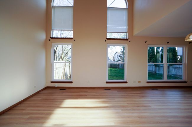 671 Legends Dr, Home with 3 bedrooms, 3 bathrooms and 2 parking in Carol Stream IL | Image 4