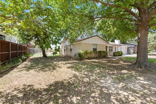 2921 Needles St, Euless, TX, 76040-6352 | Card Image