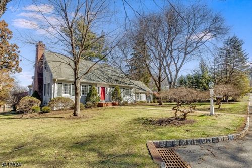 1 Kingwood Dr, Little Falls, NJ, 07424-2411 | Card Image