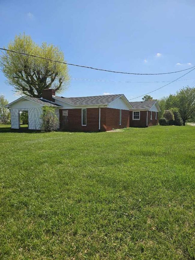 144 Lakeway Drive, For Sale in Russell Springs Zoocasa