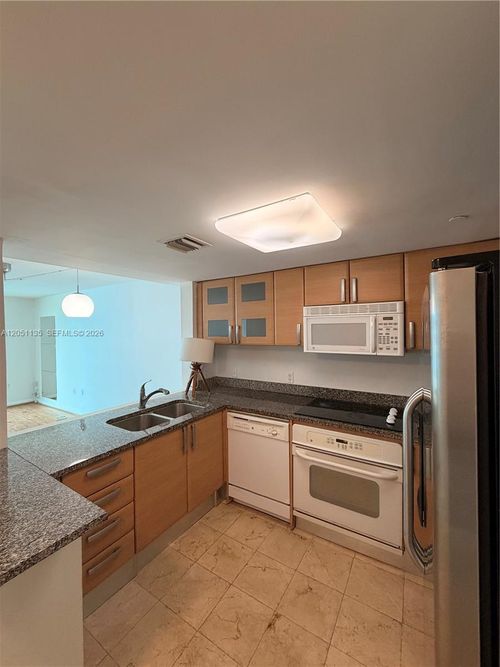 502-2101 Brickell Ave, Miami, FL, 33129-2128 | Card Image