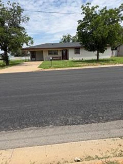 411 33rd St, Snyder, TX, 79549-5011 | Card Image