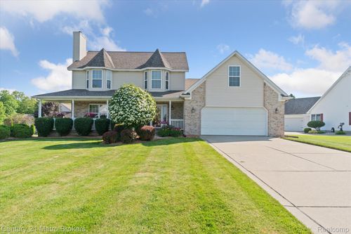 9145 Woodridge Dr, Davison, MI, 48423-8392 | Card Image