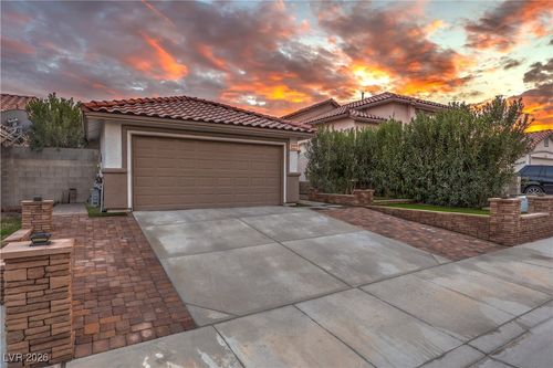 8233 W Rochelle Ave, Las Vegas, NV, 89147-6108 | Card Image