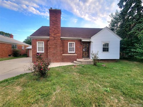 8238 Fisher Ave, Warren, MI, 48089-2922 | Card Image
