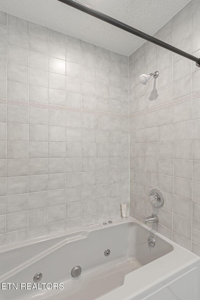826 Gresham Rd, Condo with 2 bedrooms, 2 bathrooms and null parking in Knoxville TN | Image 17