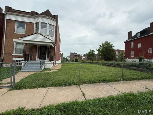 1368 Granville Place Place, St Louis, MO, 63112 | Card Image