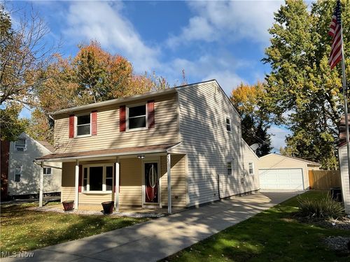 77 Keewaydin Dr, Timberlake, OH, 44095-1919 | Card Image