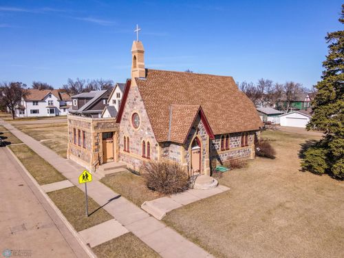 516 Central Ave N, Valley City, ND, 58072-2544 | Card Image