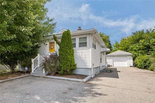 514 Robinson St, Woonsocket, RI, 02895-3517 | Card Image