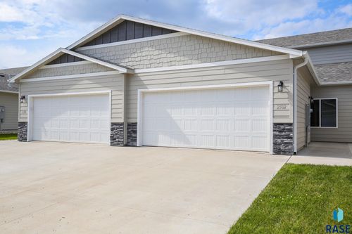 2502 E Copalis Pl, Sioux Falls, SD, 57108-7577 | Card Image