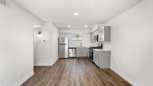 apt-11-2819 Berry St, Houston, TX, 77004-4455 | Card Image