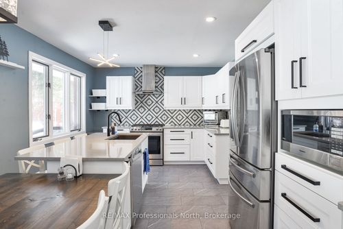 240 Oriole Cres, Gravenhurst, ON, P1P1C6 | Card Image