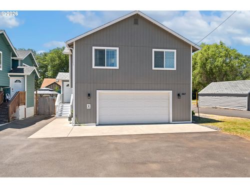 563 S State St, Sutherlin, OR, 97479-9536 | Card Image
