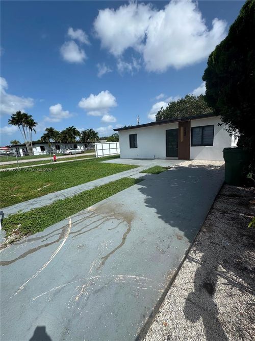 690 E 46th St, Hialeah, FL, 33013-1946 | Card Image