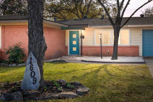 1609 Chatham Ave, Austin, TX, 78723-1812 | Card Image