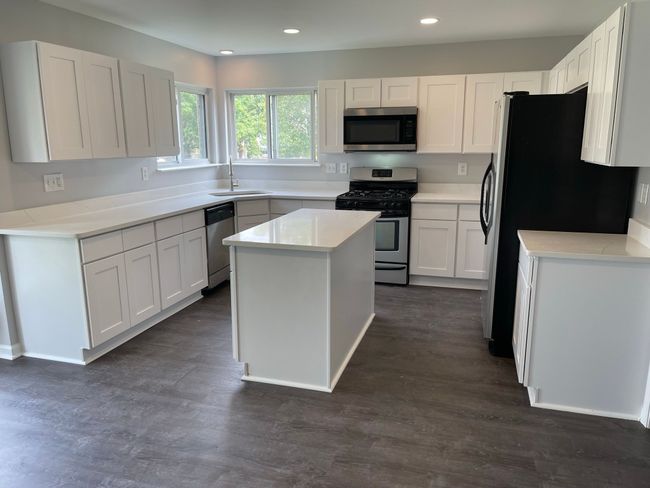 47000 Harbour Pointe Ct, House other with 4 bedrooms, 3 bathrooms and null parking in Van Buren Twp MI | Image 4