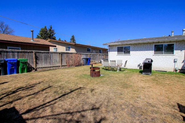 3813 50 A Street, Home with 3 bedrooms, 1 bathrooms and 3 parking in Red Deer AB | Image 39