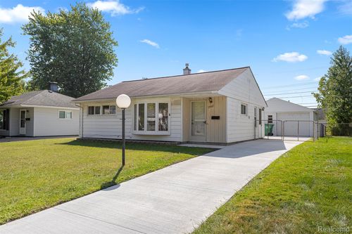 29487 Florence St, Garden City, MI, 48135-2623 | Card Image