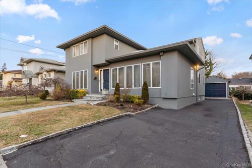 47 Berkshire Rd, Great Neck, NY, 11023-1438 | Card Image