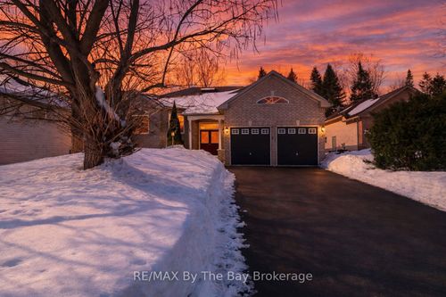 27 Silversands Crescent, Wasaga Beach, ON, L9Z1P8 | Card Image