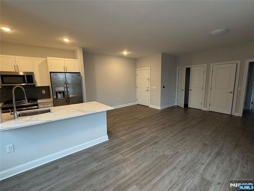 40 Park Ave, Park Ridge, NJ, 07656-1454 | Card Image