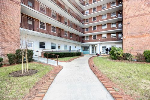 9d-97-40 62nd Dr, Rego Park, NY, 11374-1325 | Card Image
