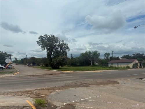 309 W 2nd Street W, Rio Grande City, TX, 78582 | Card Image