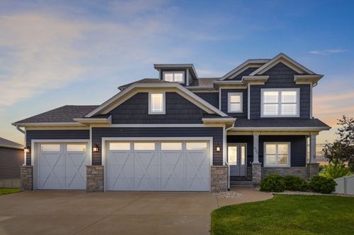 620 St Andrews Cir, Eldridge, IA, 52748-2308 | Card Image