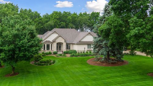 100 River Bluff Pl Nw, Rochester, MN, 55901-3833 | Card Image