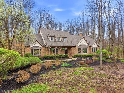 7751 Chagrin Rd, Chagrin Falls, OH, 44023-6333 | Card Image