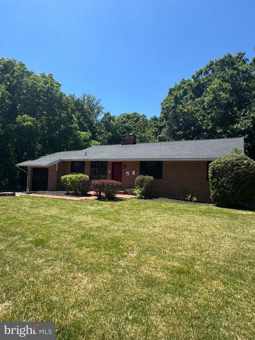 5911 Lambert Dr, TEMPLE HILLS, MD, 20748-4831 | Card Image