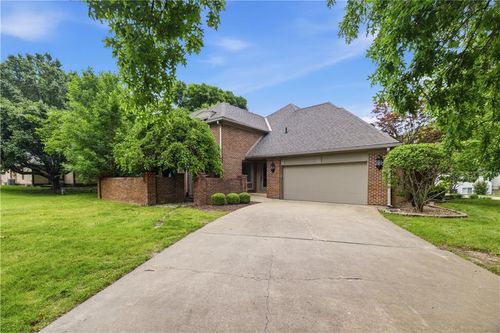 5204 W 112th St, Leawood, KS, 66211-1739 | Card Image