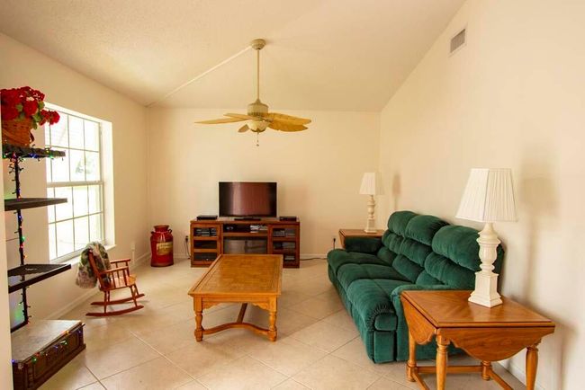 1019 Se Euclid Ln, House other with 3 bedrooms, 2 bathrooms and null parking in Port St Lucie FL | Image 7