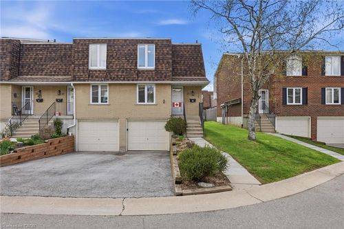 21-299 Limeridge Rd W, Hamilton, ON, L9C2V4 | Card Image