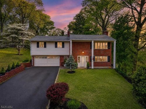 3 Nice Pl, Hopatcong, NJ, 07843-1817 | Card Image